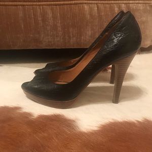 Steve Madden Croc Embossed Peep-toe Pump